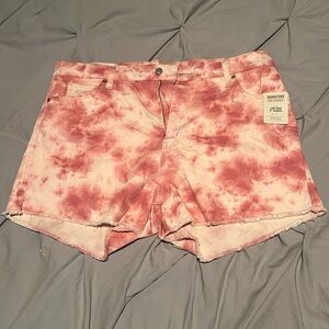 🦋NWT Levi’s Pink Shorts